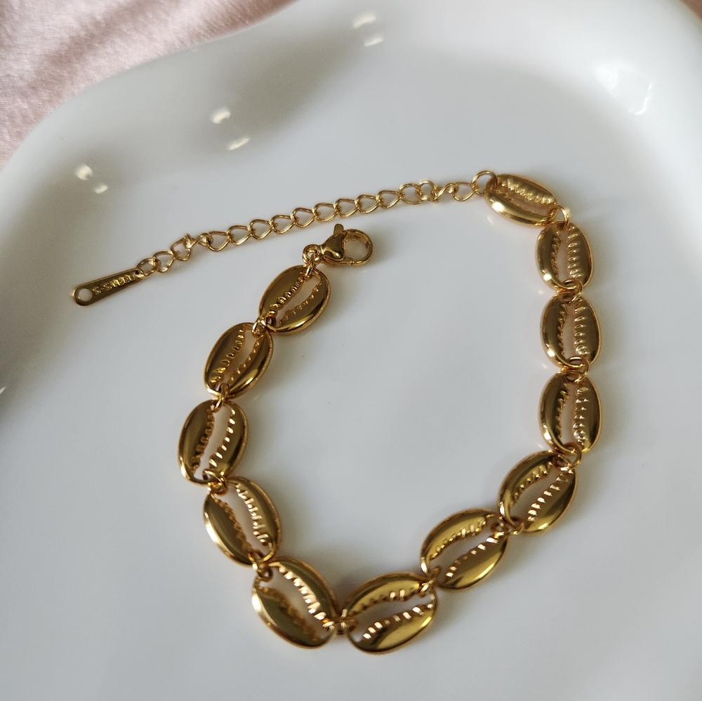 Gold Stainless Steel cowrie Shell Bracelet